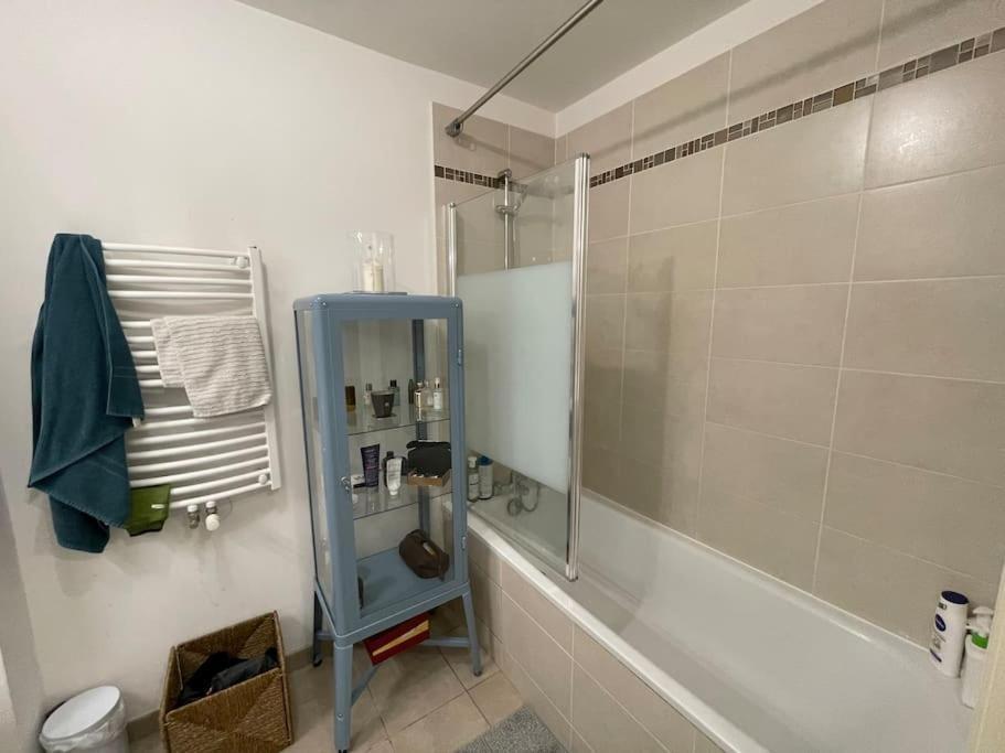 Appartement Neuf, Porte De La